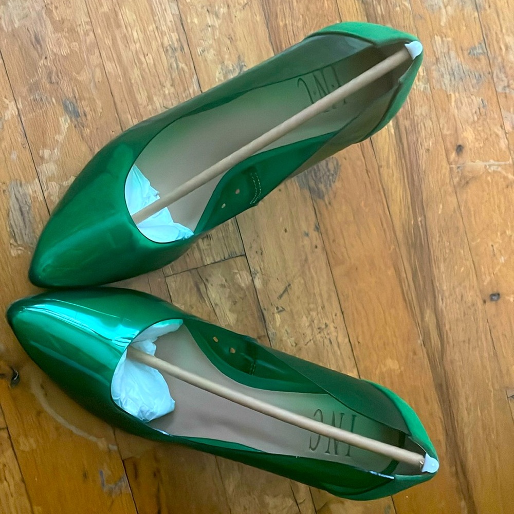 INC International Concepts pointed toe green pumps